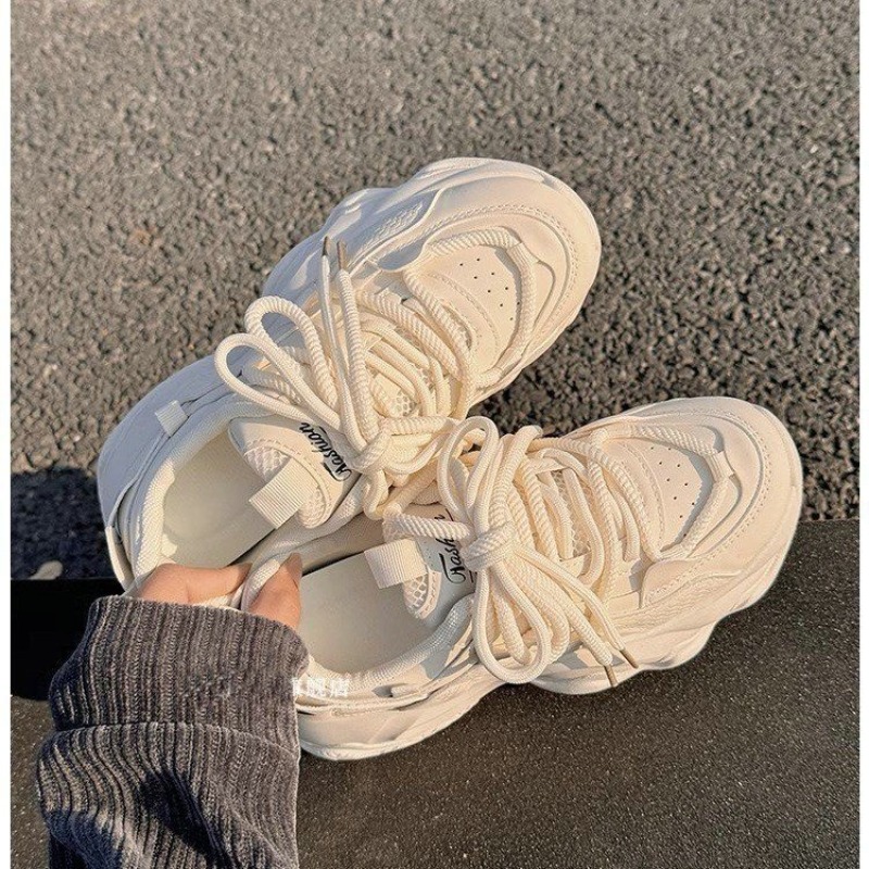 Beigefarbene Plateau-Sneaker f – Embroidery Garments Bewertung und Preis